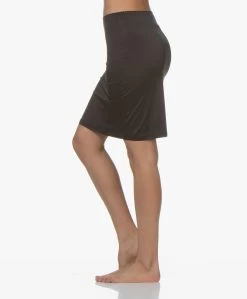 Hanro Satin Deluxe Onderrok - Zwart 11 Hanro Satin Deluxe Onderrok - Zwart -JAMES PERSE WINKEL 181220 HANRO Satin Deluxe Onderrok Zwart 54