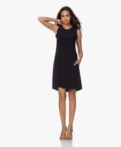 Norma Kamali Sleeveless Swing Tech Jersey Jurk - Midnight -JAMES PERSE WINKEL 200709 1a2a36f4 f577 44d5 a117 5671ab869638
