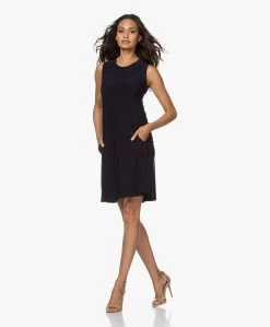 Norma Kamali Sleeveless Swing Tech Jersey Jurk - Midnight -JAMES PERSE WINKEL 200709 cc67176d ae4a 4ebd 865d dd347a037d9f