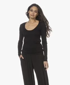 By Malene Birger Charlize Lyocell Longsleeve - Zwart -JAMES PERSE WINKEL 220120 07b0e41e 6554 4a15 afe7 fb00df92c099