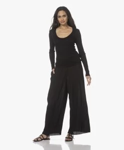 By Malene Birger Charlize Lyocell Longsleeve - Zwart -JAMES PERSE WINKEL 220120 282b8b52 059d 4b1b 8f70 e1747b08ac55