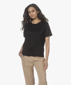 By Malene Birger Aleah Lyocell T-Shirt - Zwart -JAMES PERSE WINKEL 220211 aea62cb7 8388 4198 819f 88837fa50245