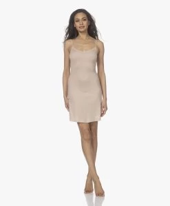Hanro Ultralight Onderjurk - Beige 19 Hanro Ultralight Onderjurk - Beige -JAMES PERSE WINKEL 220224 f144a9d2 9575 4084 b185 673e9293a269