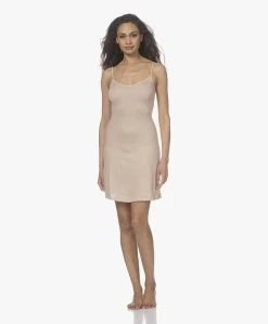 Hanro Ultralight Onderjurk - Beige 17 Hanro Ultralight Onderjurk - Beige -JAMES PERSE WINKEL 220224 f77da495 49f6 4018 a464 3d20304e37ab