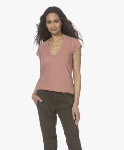 James Perse V-Hals T-Shirt In Extrafijne Jersey - Old Rose -JAMES PERSE WINKEL 220304 10e01583 4b8c 48d6 99a2 f32680e8343c