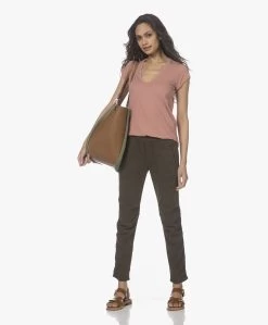 James Perse V-Hals T-Shirt In Extrafijne Jersey - Old Rose -JAMES PERSE WINKEL 220304 3cbda163 e413 4f70 91b9 4299a5a0f39c