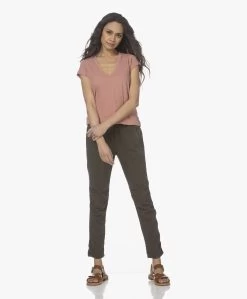 James Perse V-Hals T-Shirt In Extrafijne Jersey - Old Rose -JAMES PERSE WINKEL 220304 7bccf5f4 d026 4a9c ab9c 7b9ae850dd88