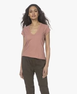 James Perse V-Hals T-Shirt In Extrafijne Jersey - Old Rose -JAMES PERSE WINKEL 220304 f27420e8 f4c6 431a bad5 450dacd7b9f2