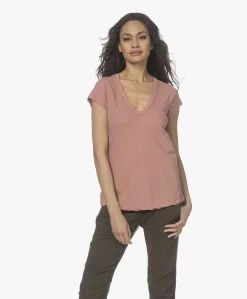 James Perse V-Hals T-Shirt In Extrafijne Jersey - Old Rose -JAMES PERSE WINKEL 220304 fae9364c 5dab 4416 ab9d 029019d7f25b