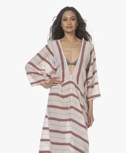 Su Paris Talia Voile Kaftan Met Jacquard Streepdessin - Burgundy 17 Su Paris Talia Voile Kaftan Met Jacquard Streepdessin - Burgundy -JAMES PERSE WINKEL 220407 98efe6d9 7d20 43bd b744 c5ad1ccbb293
