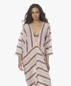 Su Paris Talia Voile Kaftan Met Jacquard Streepdessin - Burgundy 26 Su Paris Talia Voile Kaftan Met Jacquard Streepdessin - Burgundy -JAMES PERSE WINKEL 220407 cc7ec8ba 3ec6 4a2a a84c 8890841e89ef