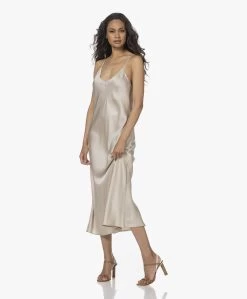 Resort Finest Satijnen Midi Slip Dress - Champagne -JAMES PERSE WINKEL 220517 26a8dc0d b7c0 4e0c a6ed 85d8394b1921