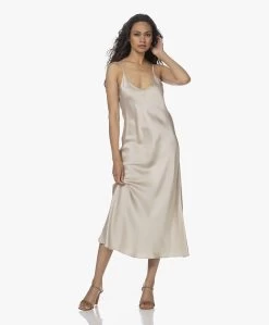 Resort Finest Satijnen Midi Slip Dress - Champagne -JAMES PERSE WINKEL 220517 723fdee1 2222 4378 b1a7 63683c3e0528