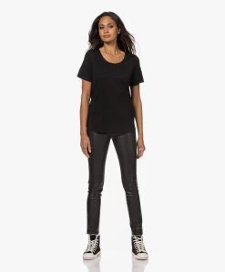 Repeat Jersey Lyocell Mix T-Shirt - Zwart -JAMES PERSE WINKEL 221004 b563ee7a 0a6f 4218 82ea a5fcb372ec18