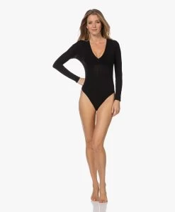 Wolford The V-Neck Body - Zwart 23 Wolford The V-Neck Body - Zwart -JAMES PERSE WINKEL 221012 c5f512d2 2618 4568 9f63 4ab285bc3483