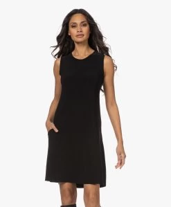Norma Kamali Sleeveless Swing Tech Jersey Jurk - Zwart -JAMES PERSE WINKEL 221117 597bfcee 9195 4fab bf90 225db1aedfee