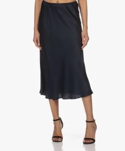 Resort Finest Frivo Satijnen Midi Rok - Navy
