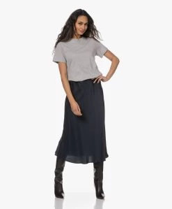 Resort Finest Frivo Satijnen Midi Rok - Navy -JAMES PERSE WINKEL 221220 e433452a 5805 495b 8a7d a4cf5d43d374