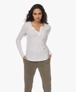 James Perse Katoenen Henley Longsleeve - Wit 26 James Perse Katoenen Henley Longsleeve - Wit -JAMES PERSE WINKEL 230118 93404d1a c773 477c a115 1c003672e2e8