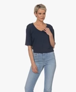 Woman By Earn Hannah Modal V-Hals T-Shirt - Navy -JAMES PERSE WINKEL 230222 e6f74323 a20c 4f5b 9643 462370faa3ea