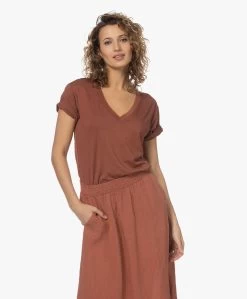 By-Bar Lilly Tencelmix V-Hals T-Shirt - Bricks -JAMES PERSE WINKEL 230329 6167a86c d666 4223 a322 fc949d6f10d1