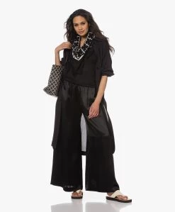 By Malene Birger Amaringa Lyocell En Linnen T-Shirt - Zwart -JAMES PERSE WINKEL 230404 5d675170 aeae 423d 8216 5273f4af9fb0