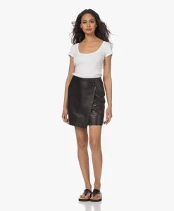 By Malene Birger Esmaa Lamsleren Overslag Minirok - Zwart -JAMES PERSE WINKEL 230425 1a5ba69e d9e3 4aa5 95fe b4a216b9357c