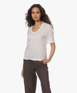 By Malene Birger Amaringa Lyocell En Linnen T-Shirt - Soft White -JAMES PERSE WINKEL 230504 7947acc7 7cc7 48f2 aa65 990277d5f63e