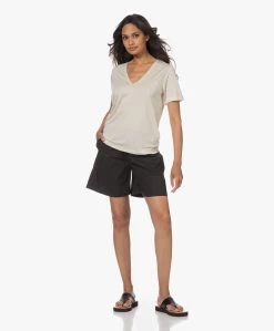 By Malene Birger Amika V-Hals Lyocell T-Shirt - Whisper White -JAMES PERSE WINKEL 230517 b45bf9b5 e6d1 4b68 b7fc 3085e988b2eb