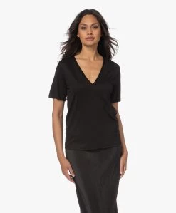 By Malene Birger Amika V-Hals Lyocell T-Shirt - Zwart
