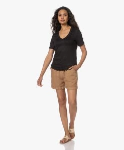 Resort Finest Linnen V-Hals Korte Mouwen T-Shirt - Zwart -JAMES PERSE WINKEL 230524 119a9f88 c4a1 4bd7 b6e9 febefd53001d