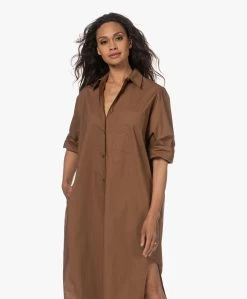 By Malene Birger Perros Poplin Maxi Blousejurk - Bison -JAMES PERSE WINKEL 230524 77fcbb5f 7387 4bb9 9f17 1169fcf85fa2