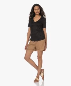 Resort Finest Linnen V-Hals Korte Mouwen T-Shirt - Zwart -JAMES PERSE WINKEL 230524 cbf15b23 51c1 4ea5 b1fa abda44b4add2