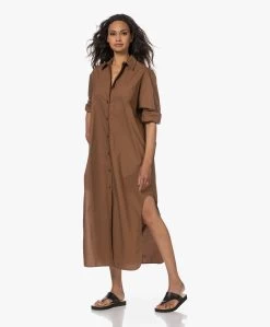 By Malene Birger Perros Poplin Maxi Blousejurk - Bison -JAMES PERSE WINKEL 230524 e23c3964 59d7 4b80 9bf9 de1308b8382d