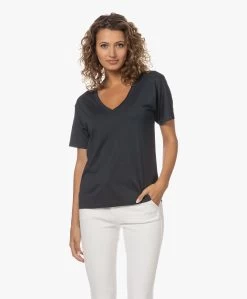 By-Bar Lilly Tencelmix V-Hals T-Shirt - Midnight -JAMES PERSE WINKEL 230620 26740968 b8a8 42d5 8ccc f5208f2a0ee8