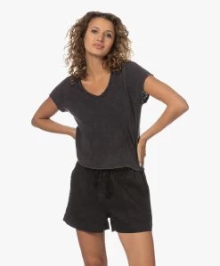 American Vintage Sonoma Cropped V-Hals T-Shirt - Vintage Black -JAMES PERSE WINKEL 230620 6ac230a7 d5a3 4697 acc0 673e4fb05eef