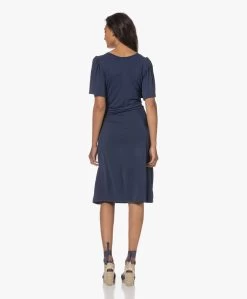 Plein Publique La Clarice Modalmix Jersey Jurk - Kobaltblauw 18 Plein Publique La Clarice Modalmix Jersey Jurk - Kobaltblauw -JAMES PERSE WINKEL 230622 a5aed95a 8cd2 4cab b3d3 97fab9029507