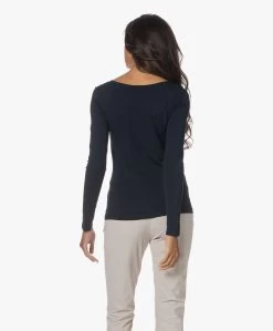 No Man'S Land Basic Viscose Longsleeve - Dark Sapphire -JAMES PERSE WINKEL 230627 4d27eb7c a6dd 4488 a967 1262b067a14a