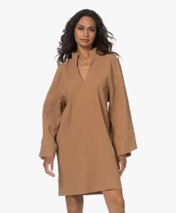 By Malene Birger Lomalia Gesmokte Jurk - Tobacco Brown -JAMES PERSE WINKEL 230718 55a4a5b5 cbb8 4409 80a4 54f89b4bd93e