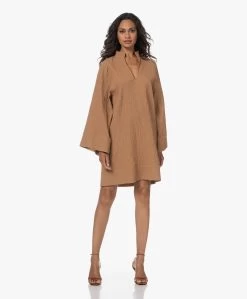 By Malene Birger Lomalia Gesmokte Jurk - Tobacco Brown -JAMES PERSE WINKEL 230718 7ce6b181 d410 48ad af1f b5dd6480790f