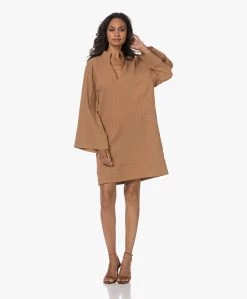 By Malene Birger Lomalia Gesmokte Jurk - Tobacco Brown -JAMES PERSE WINKEL 230718 988930ac 8ed4 44e4 9c64 cdb093be87d2