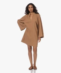 By Malene Birger Lomalia Gesmokte Jurk - Tobacco Brown -JAMES PERSE WINKEL 230718 a300d886 c485 4ef5 be16 5d022b7b75a2