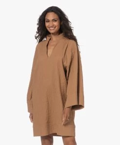 By Malene Birger Lomalia Gesmokte Jurk - Tobacco Brown -JAMES PERSE WINKEL 230718 ecbbd8cf 0a50 48d3 b258 e0a4ac410ddc