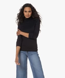 Majestic Filatures Viscose Soft Touch Jersey Colshirt - Marine -JAMES PERSE WINKEL 230727 5a969154 e5b8 44a7 b0b9 7b23bd451251