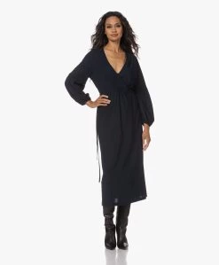 No Man'S Land Tech Jersey Overslagjurk - Dark Sapphire -JAMES PERSE WINKEL 230727 71354b8c 18d1 41f1 9215 e23a2c7bb5b9