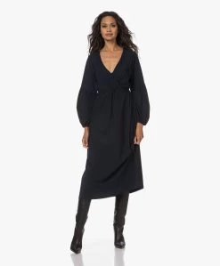 No Man'S Land Tech Jersey Overslagjurk - Dark Sapphire -JAMES PERSE WINKEL 230727 af495452 a081 46b3 bc04 af49076f172d