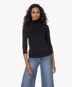 Majestic Filatures Viscose Soft Touch Jersey Colshirt - Marine -JAMES PERSE WINKEL 230727 c654eca2 1a25 4f6f 80ec 11f2fefa0e69