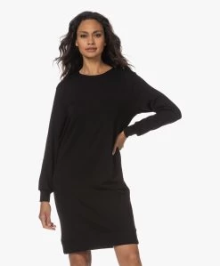 Majestic Filatures Viscose Sweaterjurk - Zwart 24 Majestic Filatures Viscose Sweaterjurk - Zwart -JAMES PERSE WINKEL 230802 eeada678 8edb 4988 bddf d33fb5ad2a2f