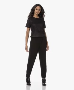 Majestic Filatures T-Shirt Met Glanscoating - Zwart -JAMES PERSE WINKEL 230809 6afed05c f613 48bd 8faa 5a2679069807