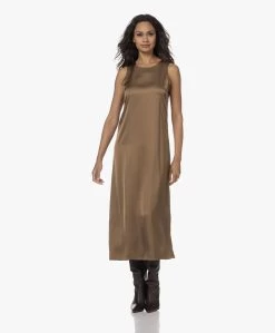 Resort Finest Mouwloze Satijnen Midi Jurk - Camel -JAMES PERSE WINKEL 230809 749f0b60 36e5 453e ae8d a0b3f7874156
